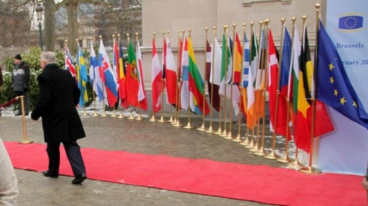 Министри на финансите от ЕС обсъждат гръцката криза
