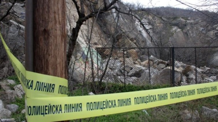 50 тона скали върху детска площадка стреснаха кмета на Пловдив