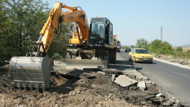 Засега държавата ще плаща само на малки строителни фирми