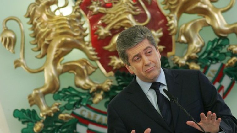 Първанов вади стенограмите и за "тройката"