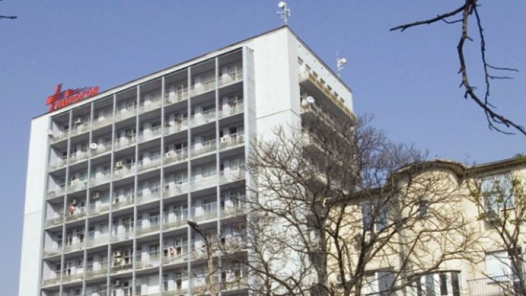 Пирогов иска "синя зона" около болницата