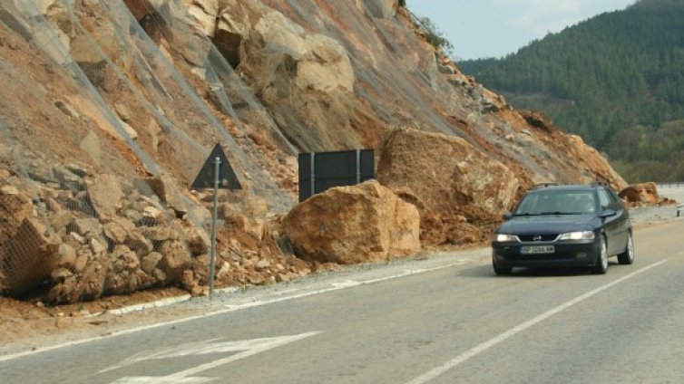 Пътищата в по-голямата част от страната са сухи