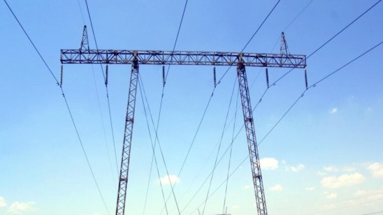 ЧЕЗ, Е.ОН и EVN се разминават с глоби, запазват си лицензиите