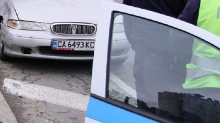 Затвор за брат и сестра, нападнали и нахапали полицай