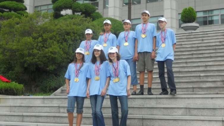 Сребро за СМГ на международната олимпиада по математика