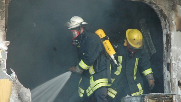 Гръмнал бойлер отнесе стена на апартамент в Габрово