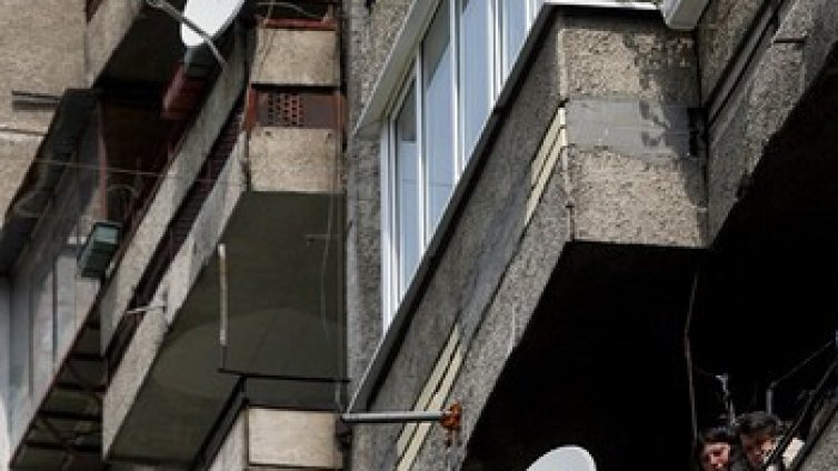 Жена полетя от втория етаж на блок в "Дружба"