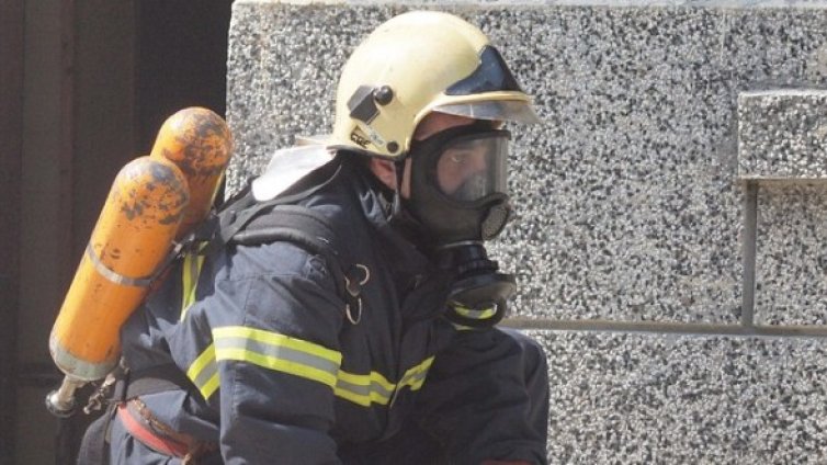 Разгневен баща подпали офис в Сопот