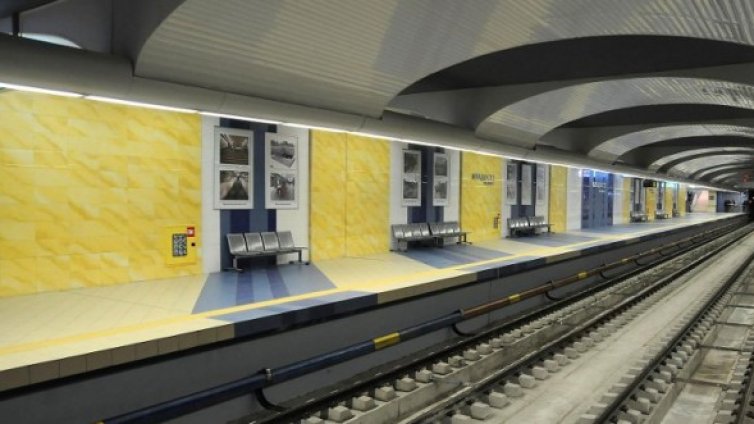 Двама тийнейджъри в ареста, "заплашили" метрото с бомба