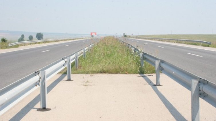 Мъж загина, заби се с колата си в ТИР на "Тракия"