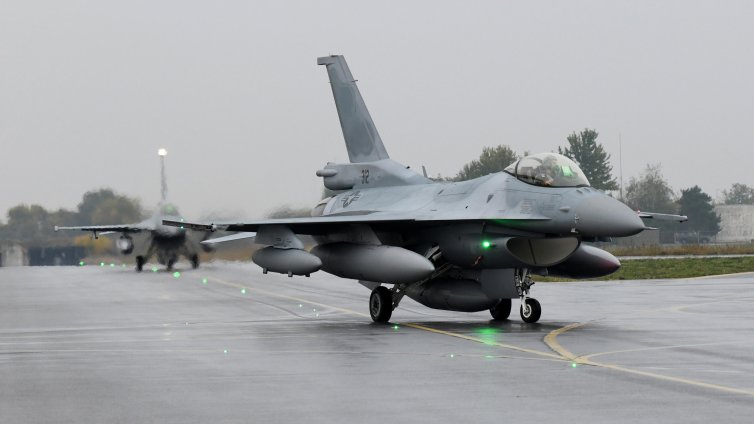 Още два български самолета F-16 Block 70 кацнаха в България