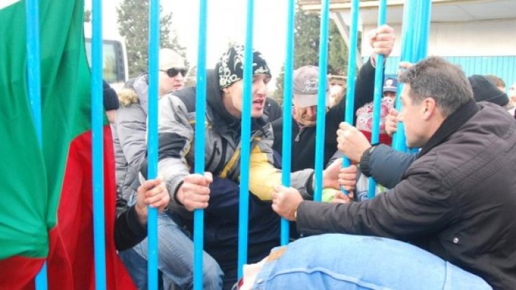 Спортисти и преподаватели готвят нови протести в Равда