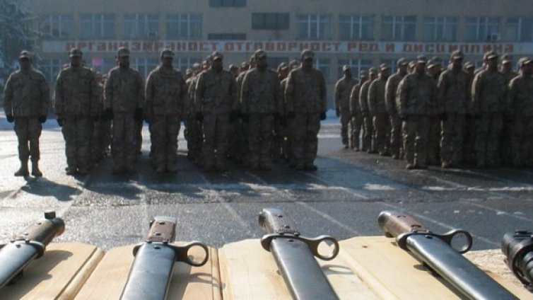 Армията ни се свива с 6000 души през 2011-2012 г.