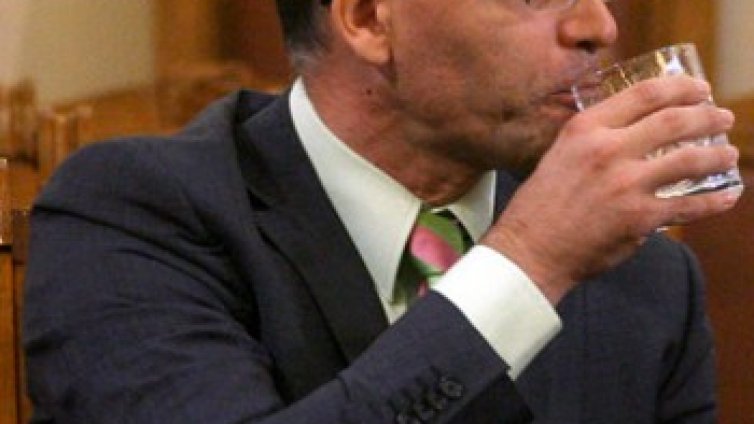 Дянков ще докладва пред депутатите за резерва на НЗОК