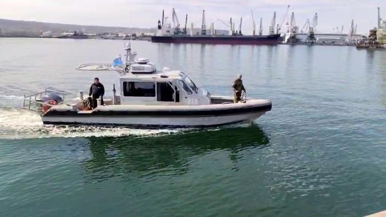 Турските медии: Два турски кораба са атакувани с дронове край България, единият потъна