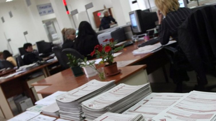 НАП към новите студенти: Платете си вноските за здраве