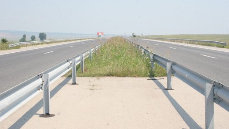 Пътищата в по-голямата част от страната са сухи