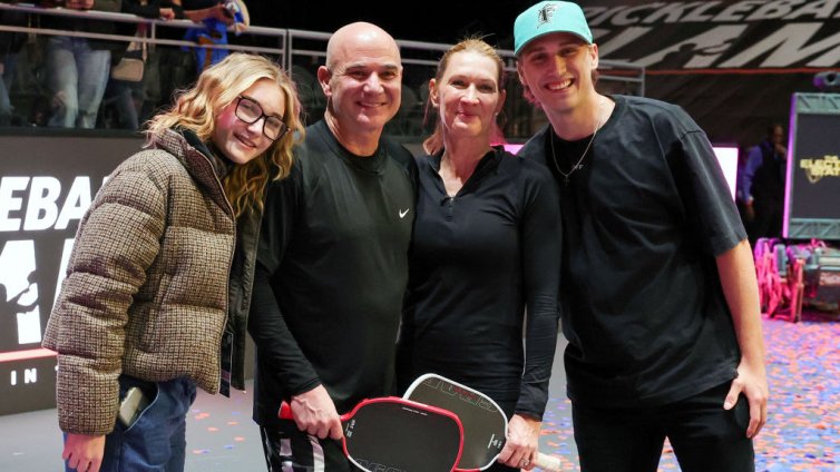 Андре Агаси изненадващо се появи с 21-годишната си дъщеря Джаз