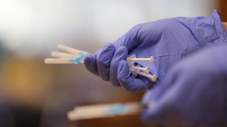 Късно ли е вече за ваксина против грип?