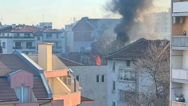 Човек загина при пожар в жилищна сграда в Пловдив