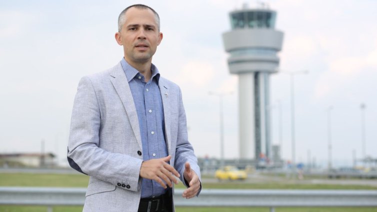 На Велика събота: &bdquo;Авиошоу&ldquo; с ексклузивен разговор за новите изтребители F-16 и новия летен сезон