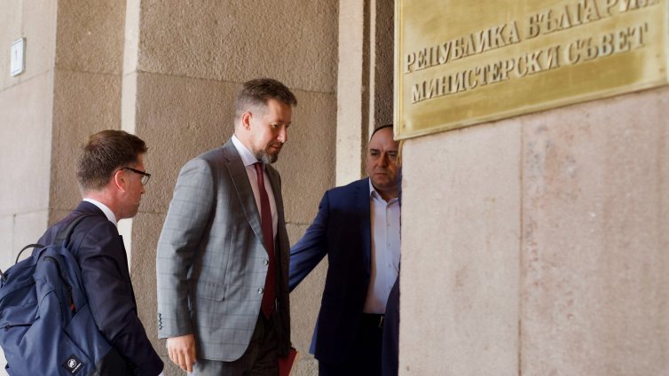 В кадър: Румен Радев се срещна с ръководството на "Литаско" и "Лукойл", какво решиха?