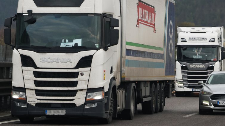 Спират тирове по пътищата в няколко области през уикенда