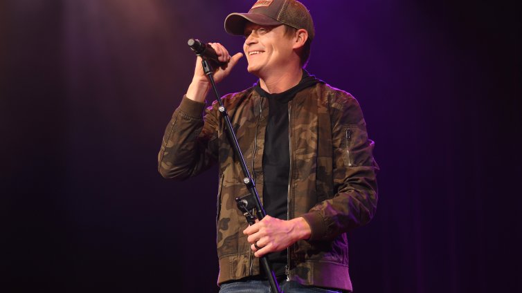Вокалистът на 3 Doors Down разкри, че е с рак в четвърти стадий
