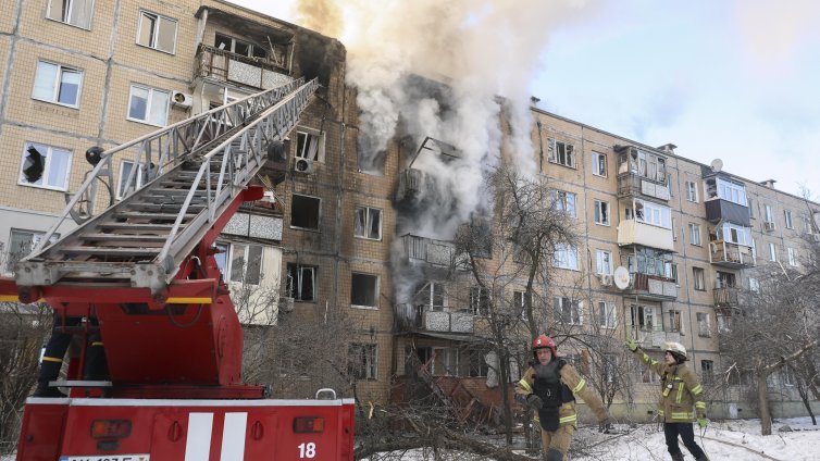 Четирима души, от тях три малки деца, са убити при руска атака с дрон в Украйна