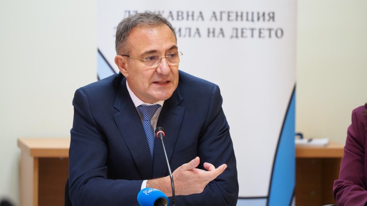 Гуцанов с предложение: Майчинските през втората година да станат 1100 лв.