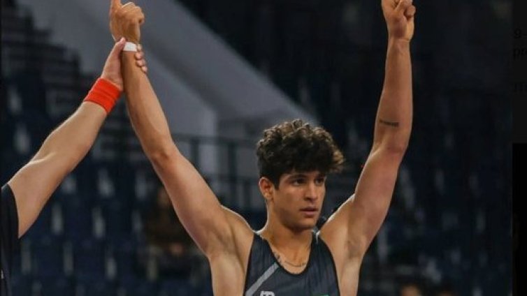 Иранският режим екзекутира шампион по борба въпреки протестите