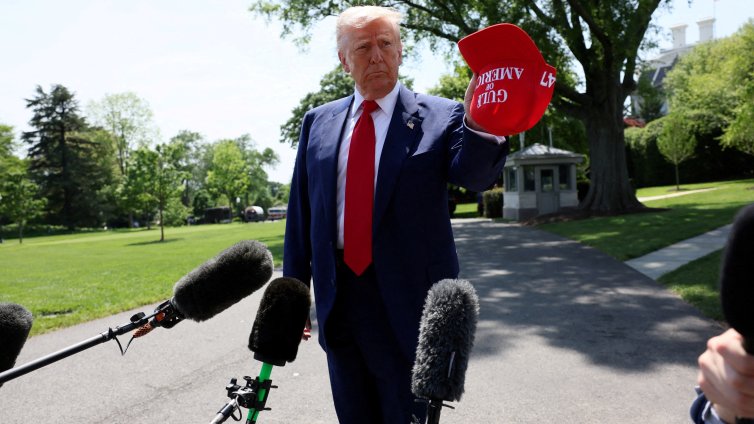 Тръмп управлява като аматьорски потенциален диктатор