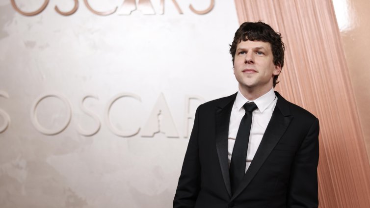 Джеси Айзенбърг ще дари бъбрека си на непознат