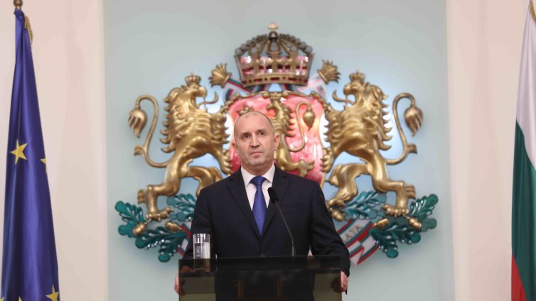 Конституционният съд реши: Радев вече не е президент 