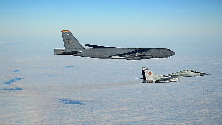 Прекратиха обществената поръчка за ремонт на двигатели за самолети МиГ-29