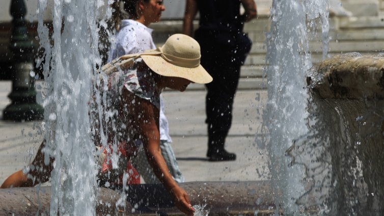 Адска жега и в Гърция, ветрове и температури от 41°C 