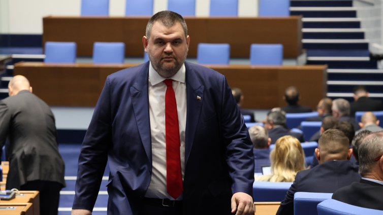Пеевски подкрепи Съюза на артистие, призова министъра на културата да вземе мерки 