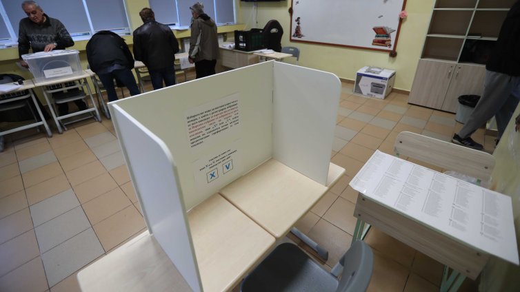 Изборният ден в Анкара започна спокойно и навреме