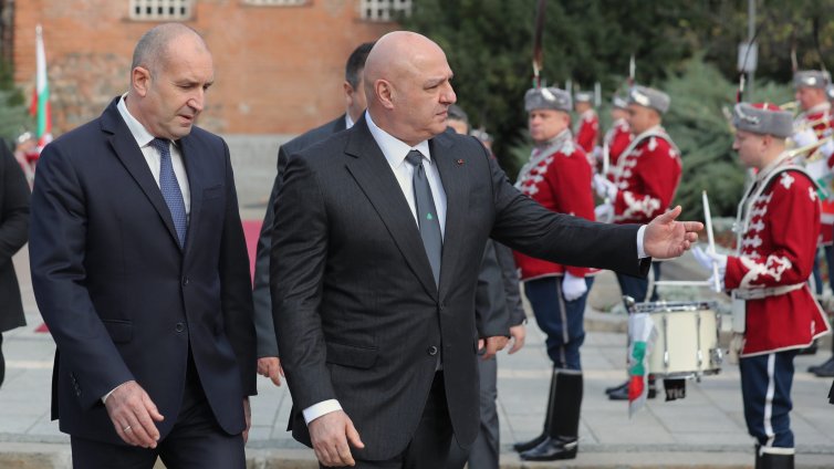 Радев посрещна президента на Ливан Жозеф Аун пак с "Шкода"-та СНИМКИ