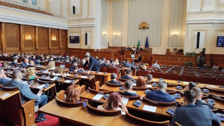 Първи парламентарен контрол на служебния кабинет