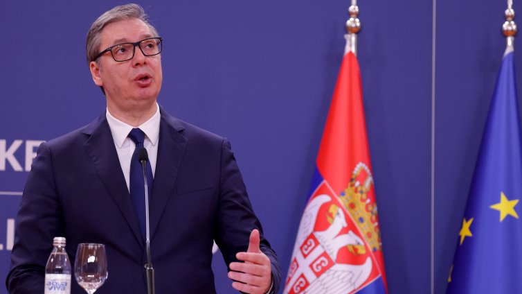 Вучич обяви, че предсрочните парламентарни избори ще се проведат през 2027 г.