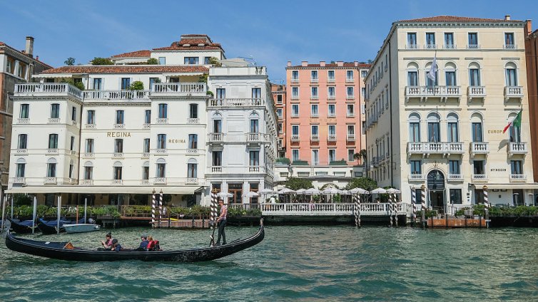 Няма място за Безос: Венеция скочи срещу сватбата на милиардера с Лорън Санчес