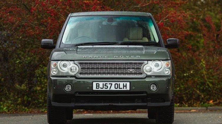 Британец си купи Range Rover за селска кола от eBay... оказа се на кралица Елизабет II 
