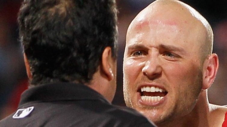 В разгара на скандала мъжете изключват