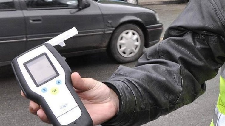Хванаха 38-годишен да кара колата си с 3,7&permil;