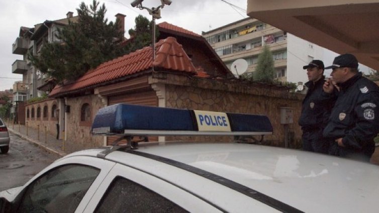 Бизнес мотиви стоят зад бомбата срещу бащата на Шванца?