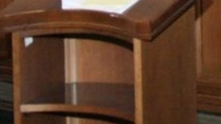 Година условно за внука на Цар Киро