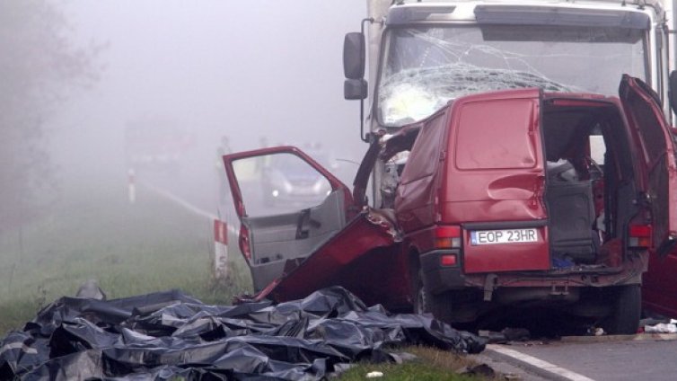 18 станаха жертвите от катастрофата в Полша