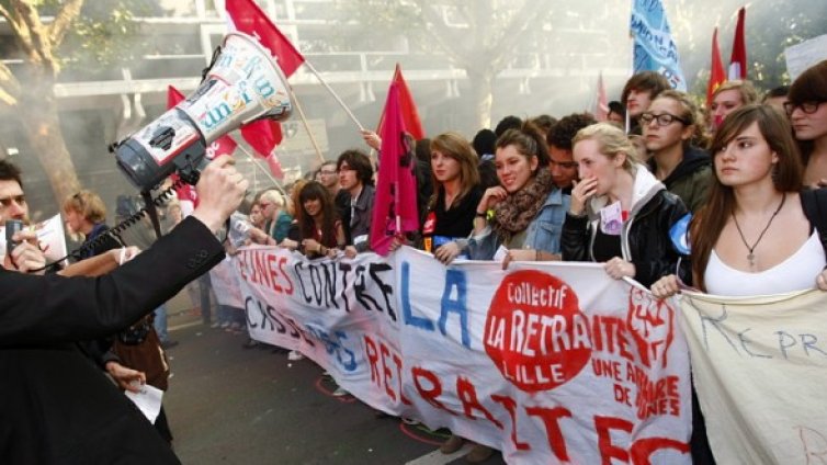 В протестите във Франция се включиха младежите