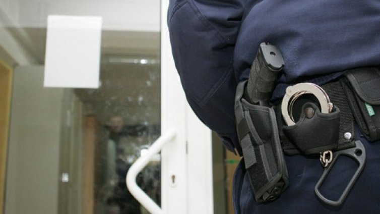 Уволниха полицая, насилил съседка в Благоевград